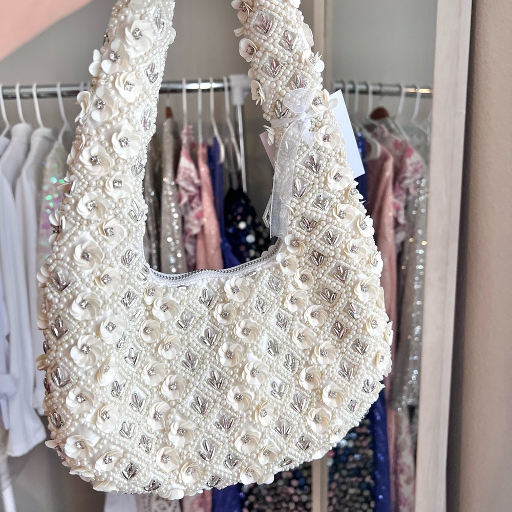 Viral Beaded Ivory and Silver Shoulder Bag. NWT. - Picture 4 of 6